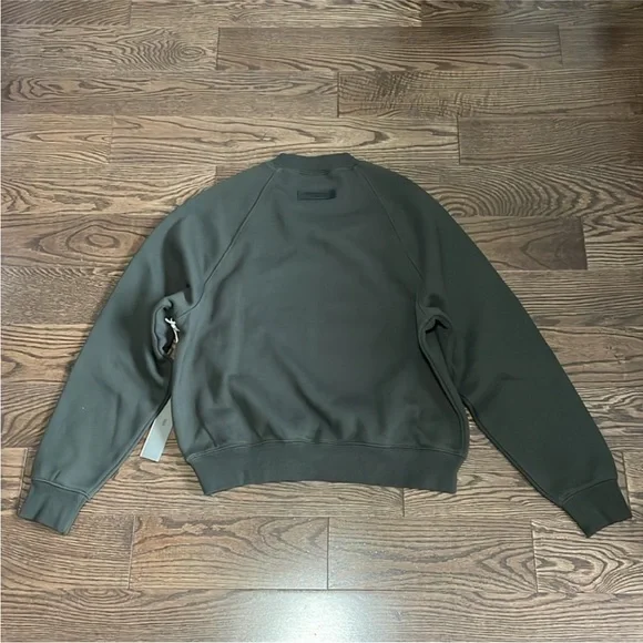 NWT Fear of God Essentials Men's Dark Gray Crewneck Sweatshirt XXS - Picture 5 of 6